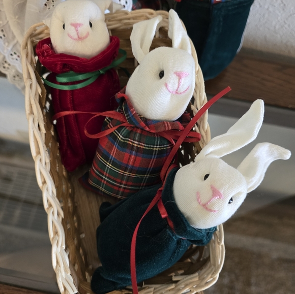 Vintage 6 piece sock bunnies holiday decor set. Mint Condition. - Picture 2 of 14